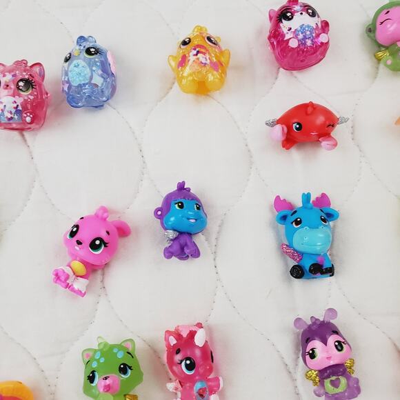 Hatchimals Lot Of 24 Assorted Colorful Mini Figures Sparkle Glitter Wings Moose - Picture 9 of 9